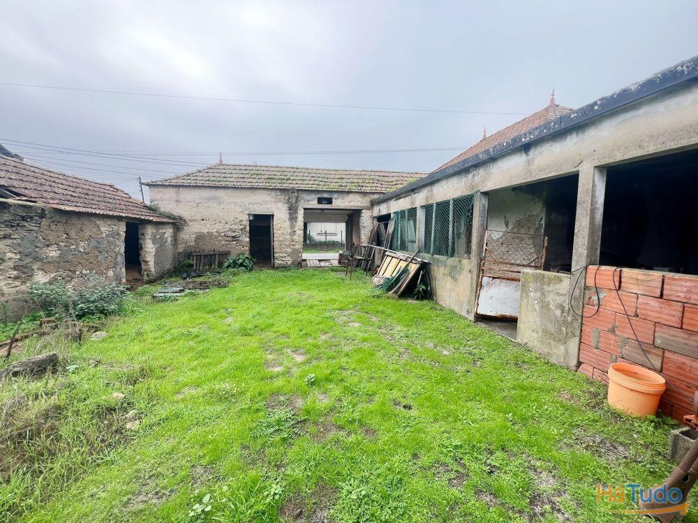Moradia para recuperar - com terreno Moradia para recuperar - com terreno