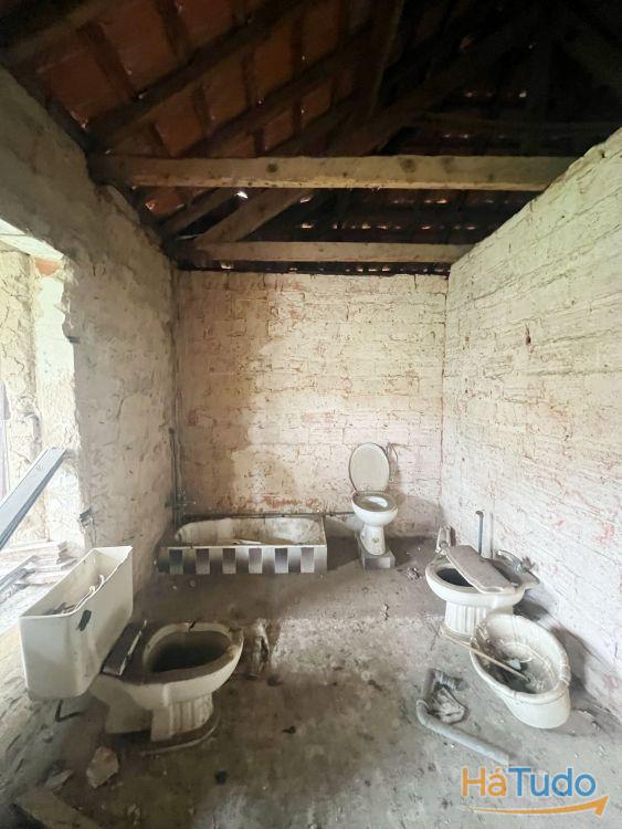 Moradia para recuperar - com terreno Moradia para recuperar - com terreno