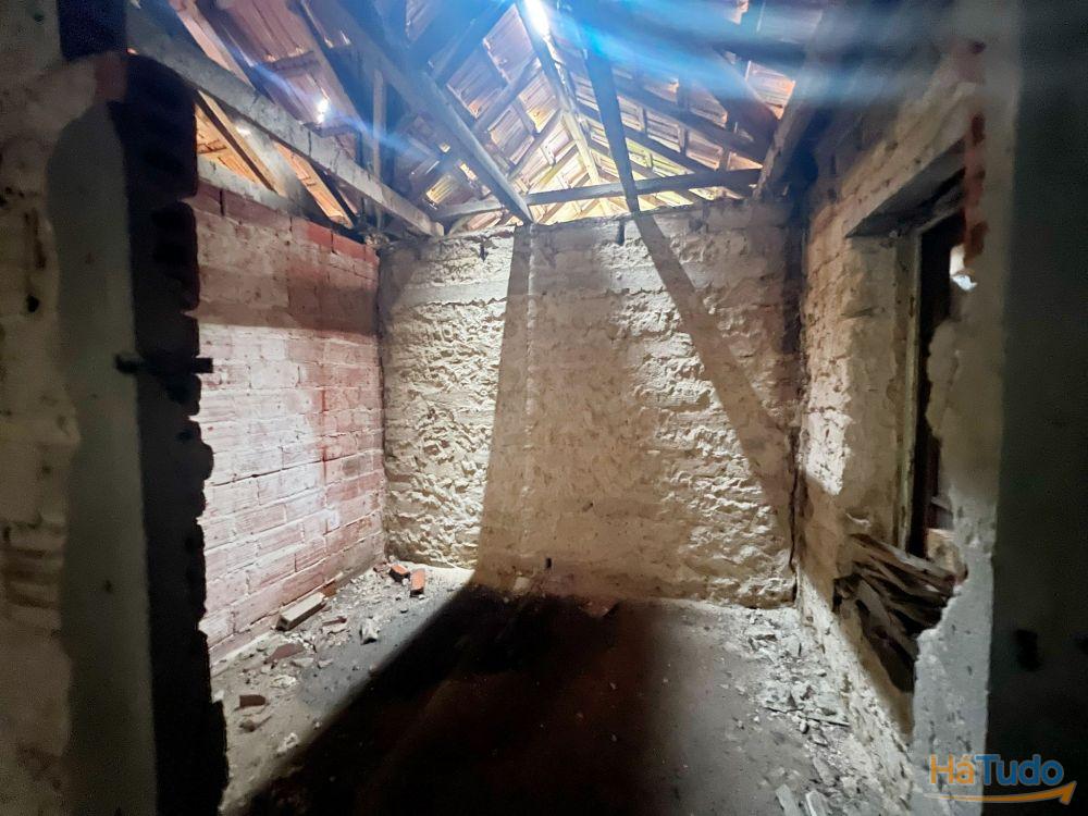 Moradia para recuperar - com terreno Moradia para recuperar - com terreno