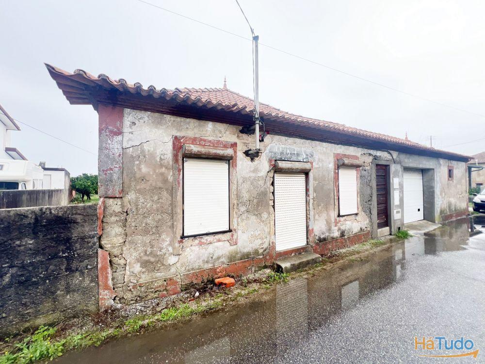 Moradia para recuperar - com terreno Moradia para recuperar - com terreno