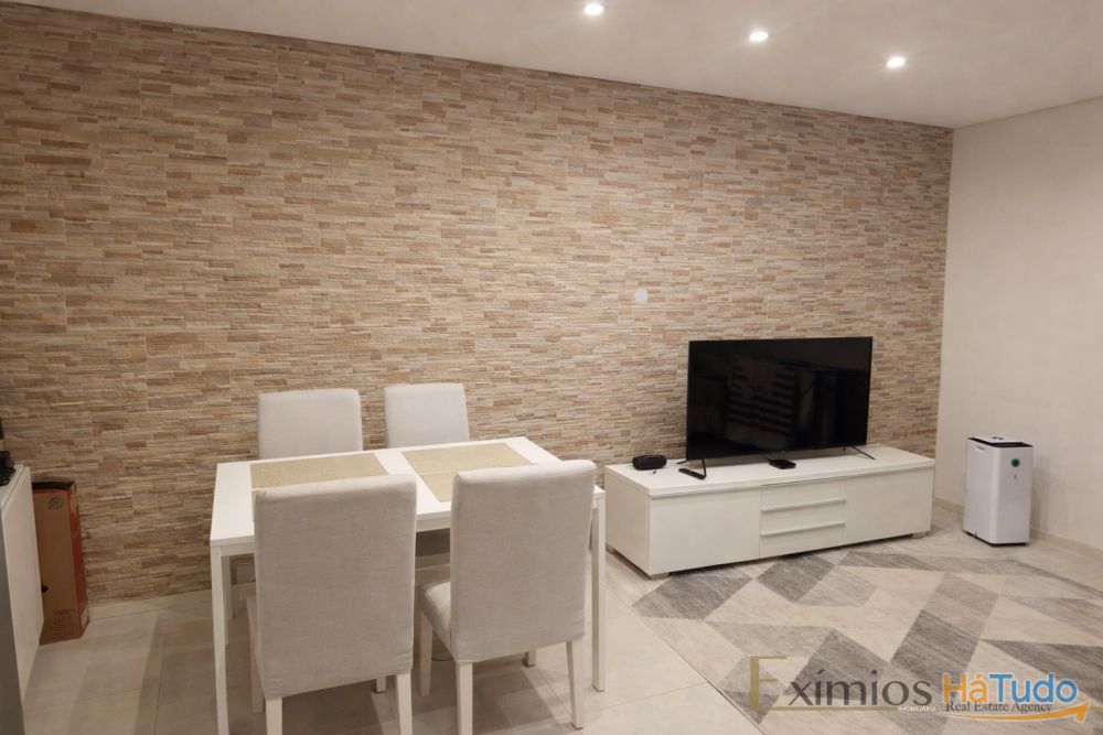 Moradia térrea V3 remodelada, junto ao Metro na Póvoa de Varzim Moradia térrea V3 remodelada, junto ao Metro na Póvoa de Varzim