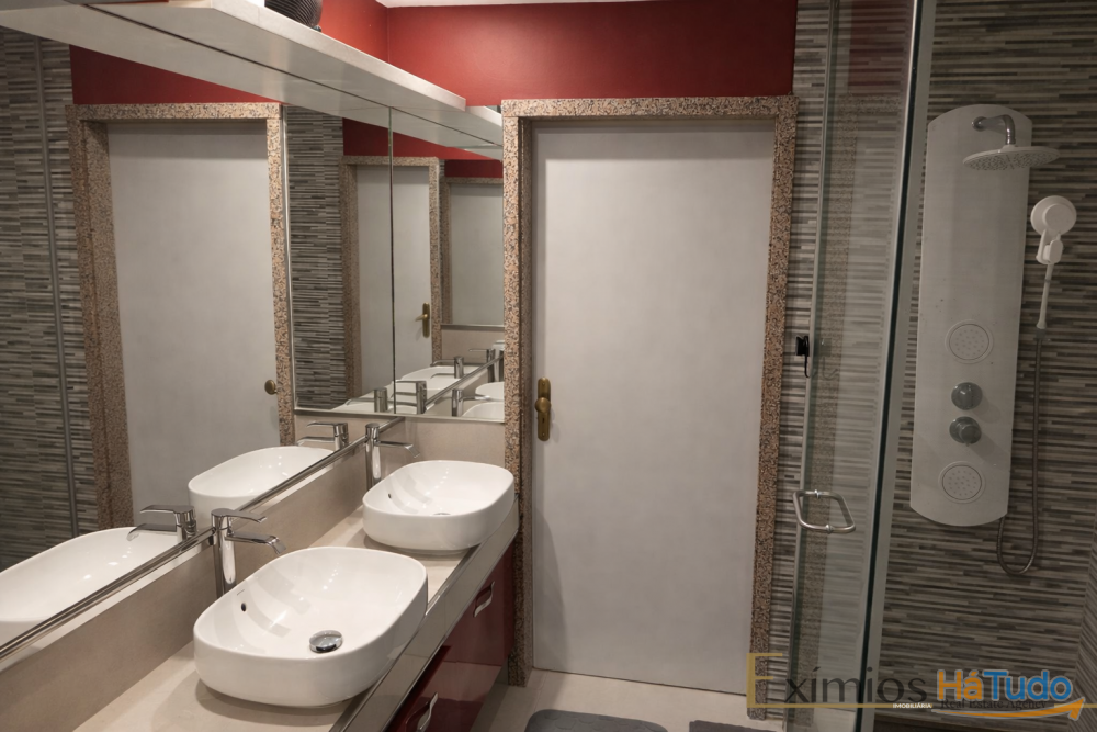 Moradia térrea V3 remodelada, junto ao Metro na Póvoa de Varzim Moradia térrea V3 remodelada, junto ao Metro na Póvoa de Varzim