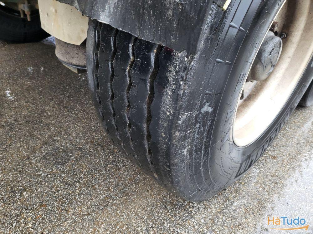 Benalu Semi Reboque Basculante 3 eixos alumínio Benalu Semi Reboque Basculante 3 eixos alumínio