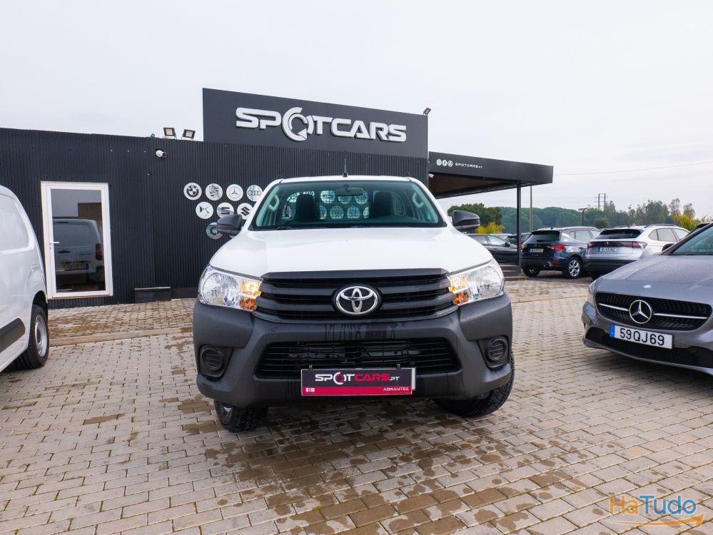 Toyota Hilux 2.4 D-4D 4WD CS CM Toyota Hilux 2.4 D-4D 4WD CS CM
