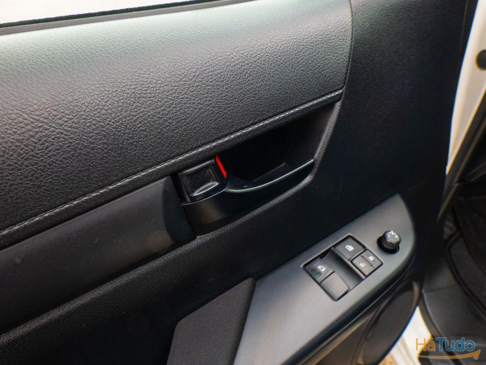 Toyota Hilux 2.4 D-4D 4WD CS CM Toyota Hilux 2.4 D-4D 4WD CS CM