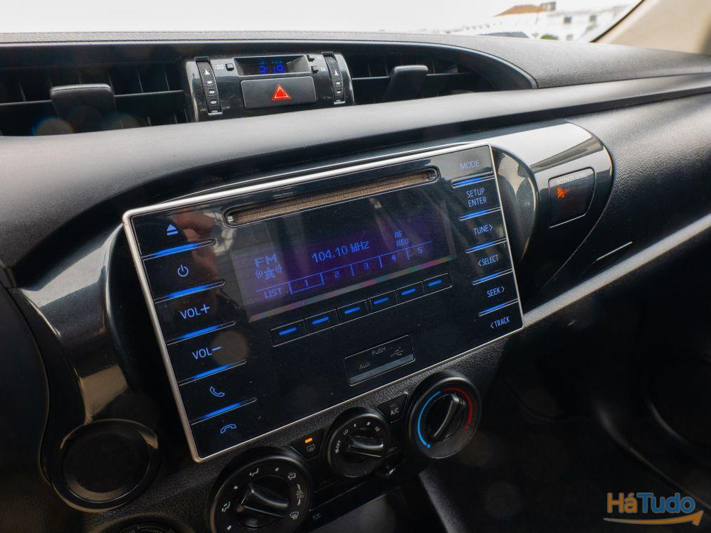 Toyota Hilux 2.4 D-4D 4WD CS CM Toyota Hilux 2.4 D-4D 4WD CS CM