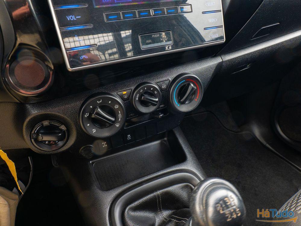 Toyota Hilux 2.4 D-4D 4WD CS CM Toyota Hilux 2.4 D-4D 4WD CS CM