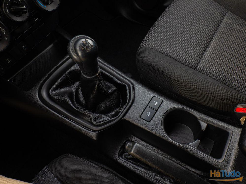 Toyota Hilux 2.4 D-4D 4WD CS CM Toyota Hilux 2.4 D-4D 4WD CS CM