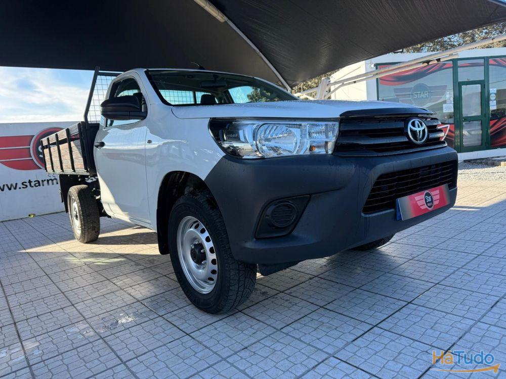 Toyota Hilux 2.4 D-4D 2WD CS Toyota Hilux 2.4 D-4D 2WD CS