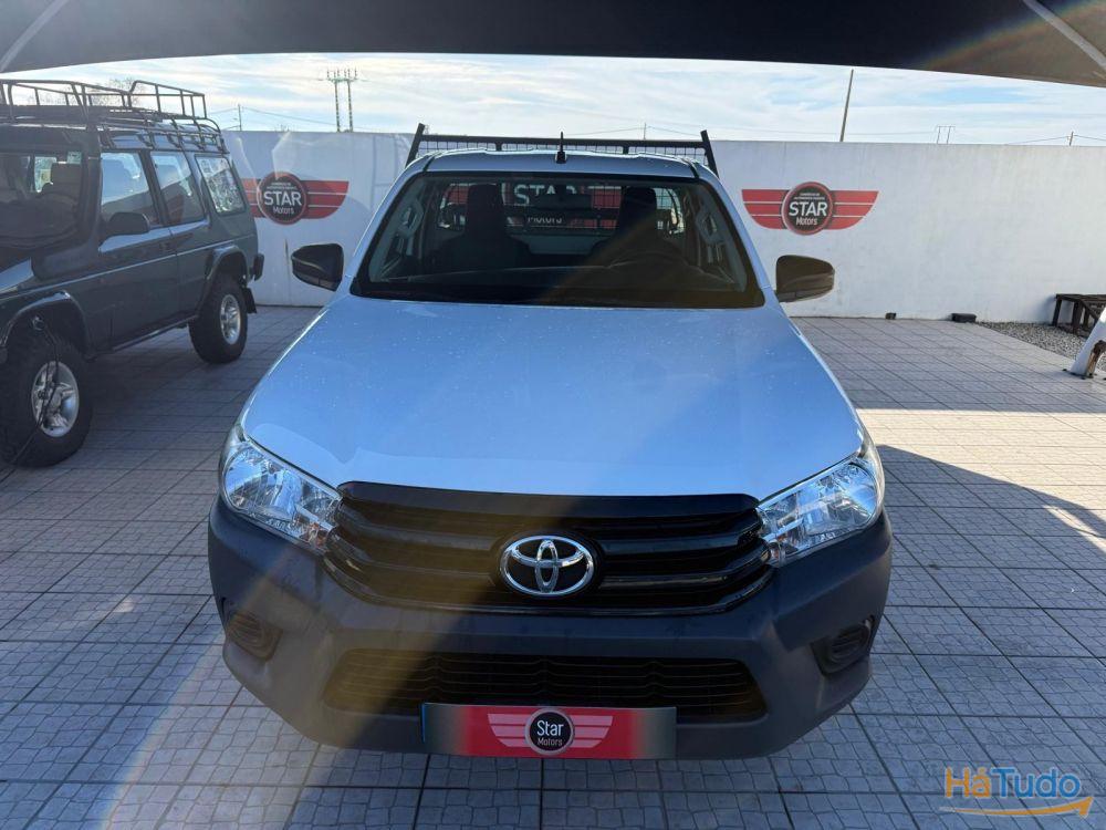 Toyota Hilux 2.4 D-4D 2WD CS Toyota Hilux 2.4 D-4D 2WD CS