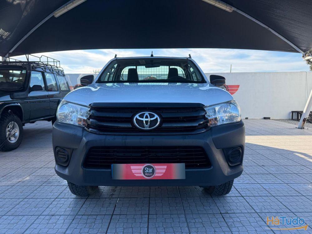 Toyota Hilux 2.4 D-4D 2WD CS Toyota Hilux 2.4 D-4D 2WD CS