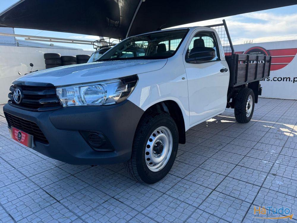 Toyota Hilux 2.4 D-4D 2WD CS Toyota Hilux 2.4 D-4D 2WD CS
