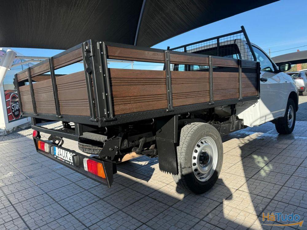 Toyota Hilux 2.4 D-4D 2WD CS Toyota Hilux 2.4 D-4D 2WD CS