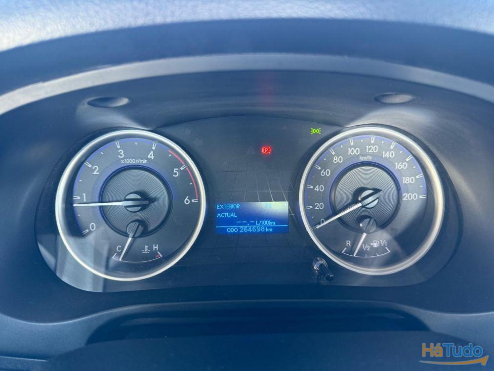 Toyota Hilux 2.4 D-4D 2WD CS Toyota Hilux 2.4 D-4D 2WD CS