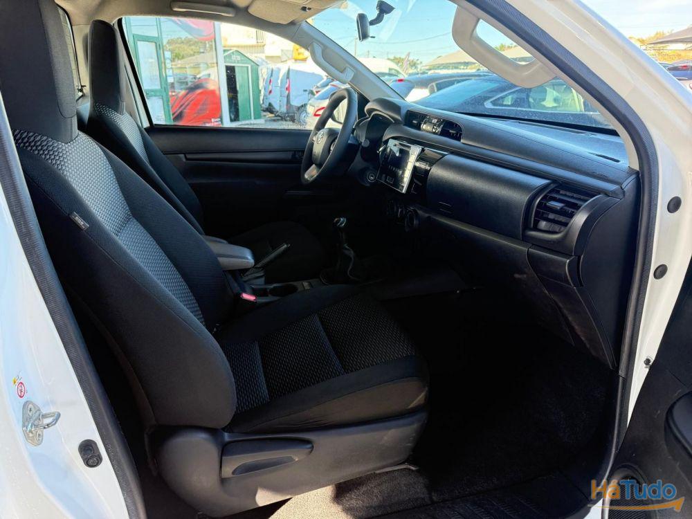 Toyota Hilux 2.4 D-4D 2WD CS Toyota Hilux 2.4 D-4D 2WD CS