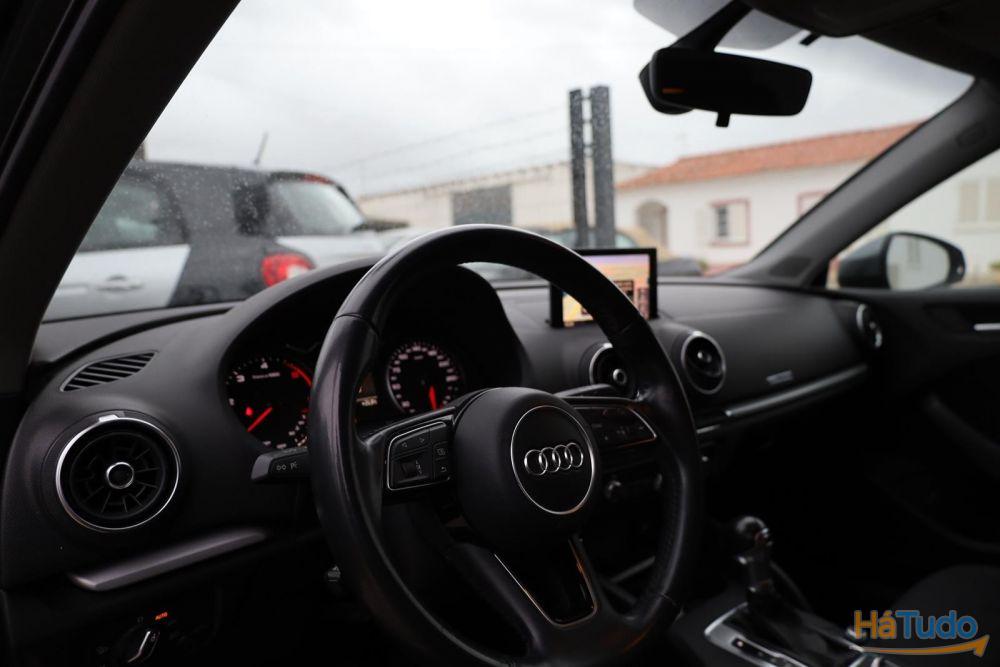 Audi A3 Sportback 1.6 TDI S-line S tronic Audi A3 Sportback 1.6 TDI S-line S tronic
