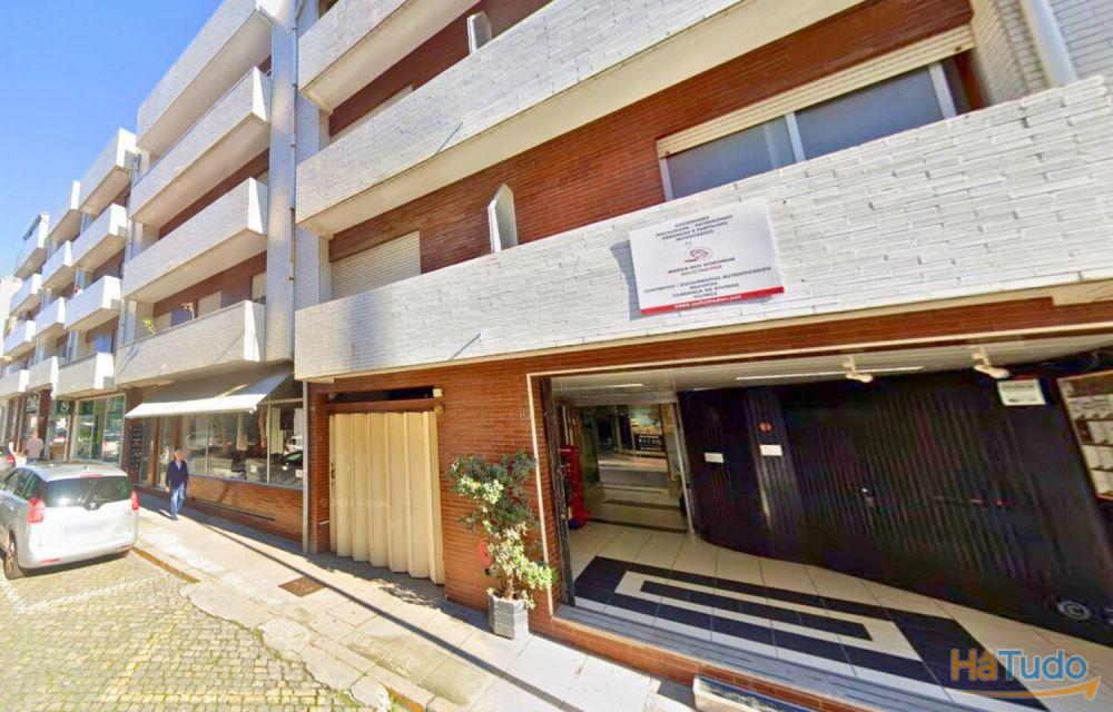 Garagem box com 25m², localizada na Rua Ramalho Ortigão, em plena zona central da Póvoa de Varzim Garagem box com 25m², localizada na Rua Ramalho Ortigão, em plena zona central da Póvoa de Varzim