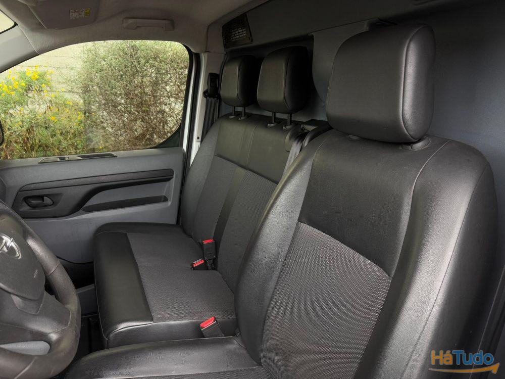 Opel Vivaro 1.5 CDTi L2H1 Essentia Opel Vivaro 1.5 CDTi L2H1 Essentia