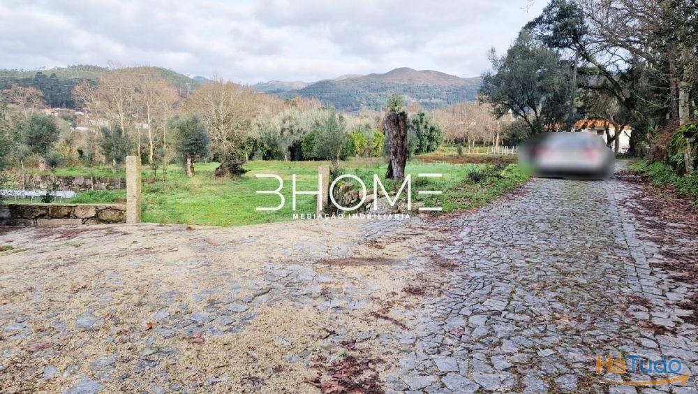 Terreno Rústico com 2.030m2 em Amares Sta Marta de Bouro Terreno Rústico com 2.030m2 em Amares Sta Marta de Bouro