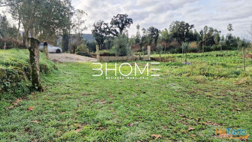 Terreno Rústico com 2.030m2 em Amares Sta Marta de Bouro Terreno Rústico com 2.030m2 em Amares Sta Marta de Bouro