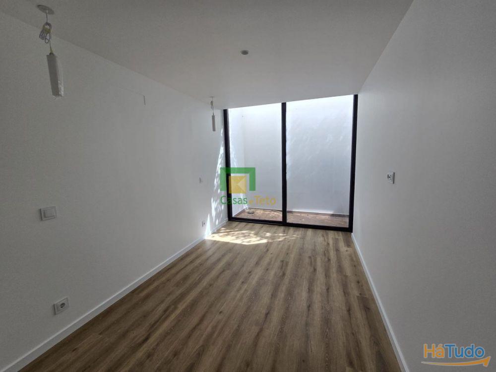 Loja Transformada em apartamento T2 Loja Transformada em apartamento T2