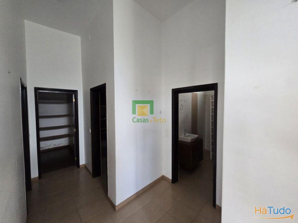 Moradia T6- Estreito de Câmara de Lobos Moradia T6- Estreito de Câmara de Lobos