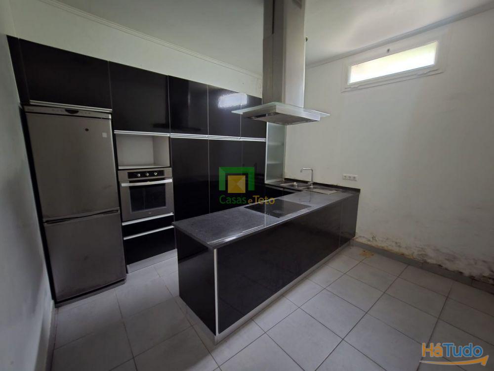 Moradia T6- Estreito de Câmara de Lobos Moradia T6- Estreito de Câmara de Lobos