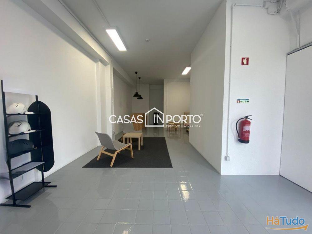 Armazém para arrendamento em Leça da Palmeira Armazém para arrendamento em Leça da Palmeira