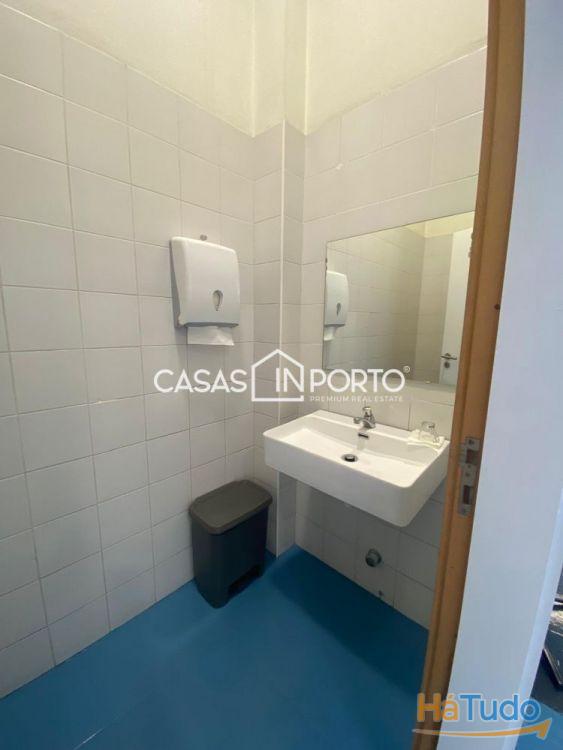 Armazém para arrendamento em Leça da Palmeira Armazém para arrendamento em Leça da Palmeira