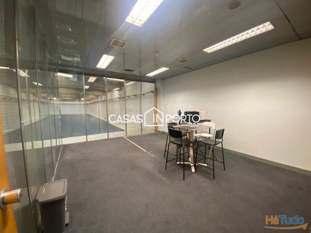 Armazém para arrendamento em Leça da Palmeira Armazém para arrendamento em Leça da Palmeira