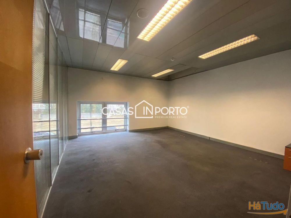 Armazém para arrendamento em Leça da Palmeira Armazém para arrendamento em Leça da Palmeira