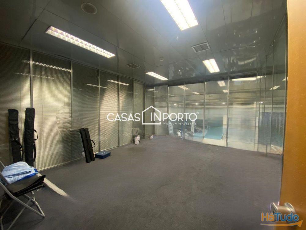 Armazém para arrendamento em Leça da Palmeira Armazém para arrendamento em Leça da Palmeira