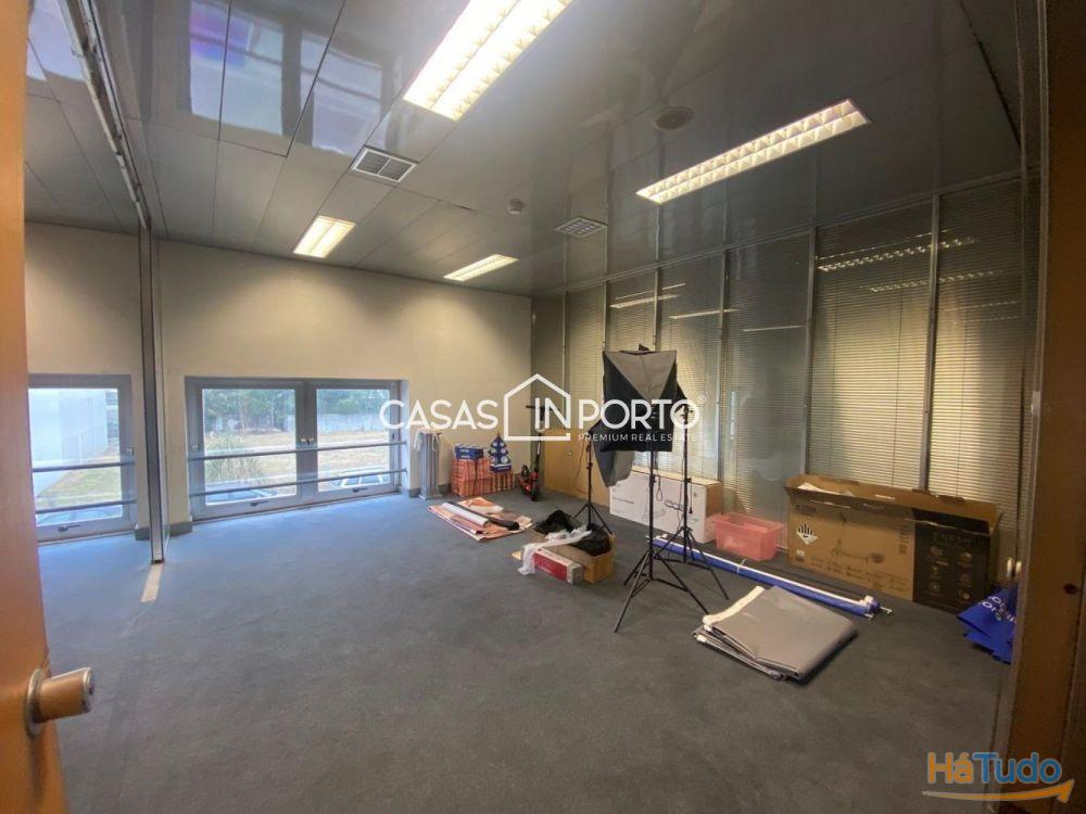 Armazém para arrendamento em Leça da Palmeira Armazém para arrendamento em Leça da Palmeira