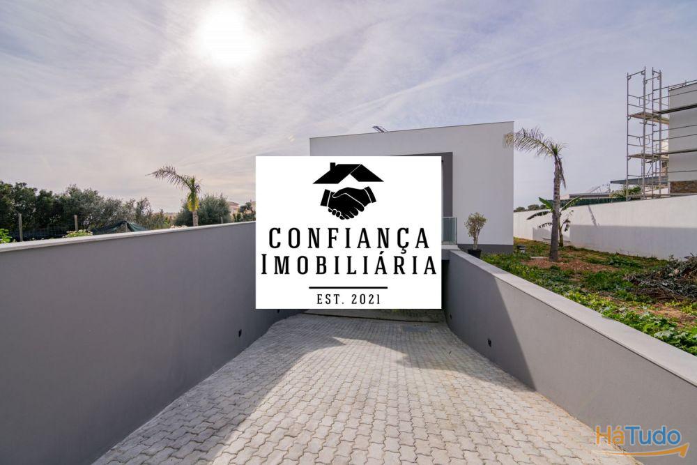 Moradia de Luxo com Vista para o Mar - Garagem - Piscina - Mobilada Moradia de Luxo com Vista para o Mar - Garagem - Piscina - Mobilada