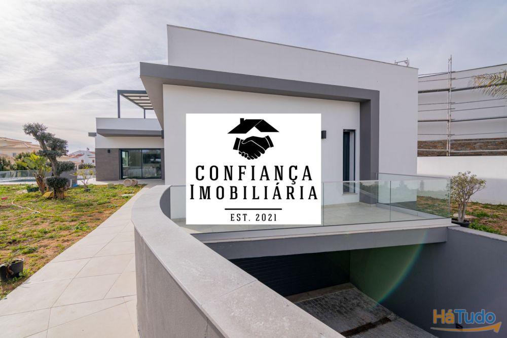 Moradia de Luxo com Vista para o Mar - Garagem - Piscina - Mobilada Moradia de Luxo com Vista para o Mar - Garagem - Piscina - Mobilada