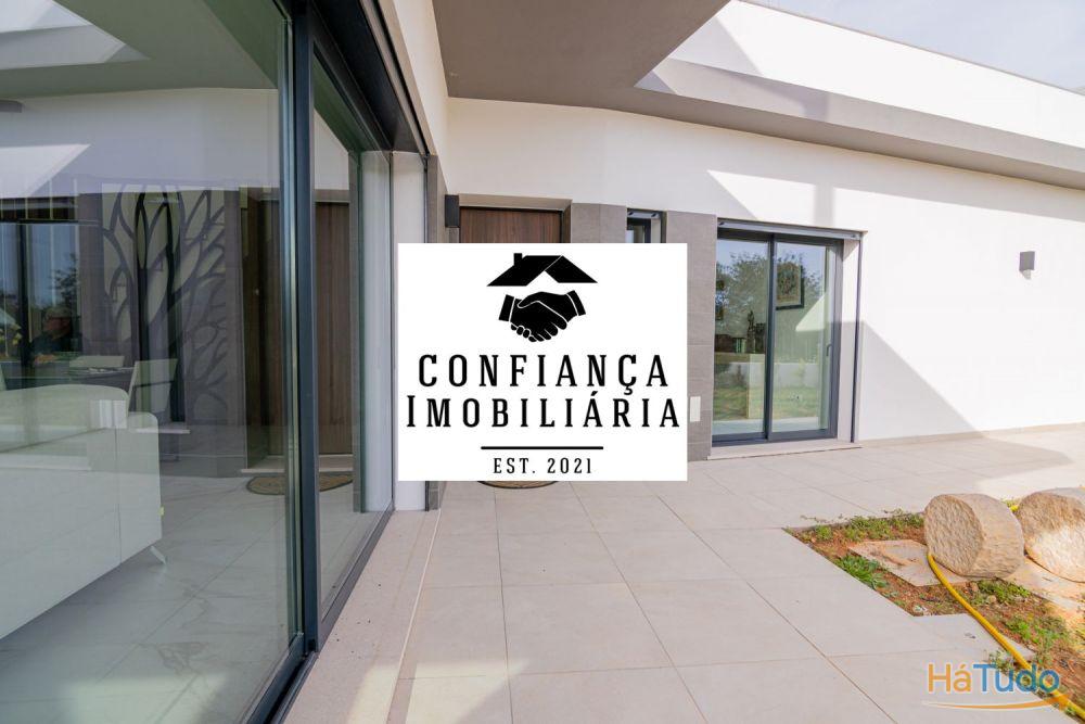 Moradia de Luxo com Vista para o Mar - Garagem - Piscina - Mobilada Moradia de Luxo com Vista para o Mar - Garagem - Piscina - Mobilada