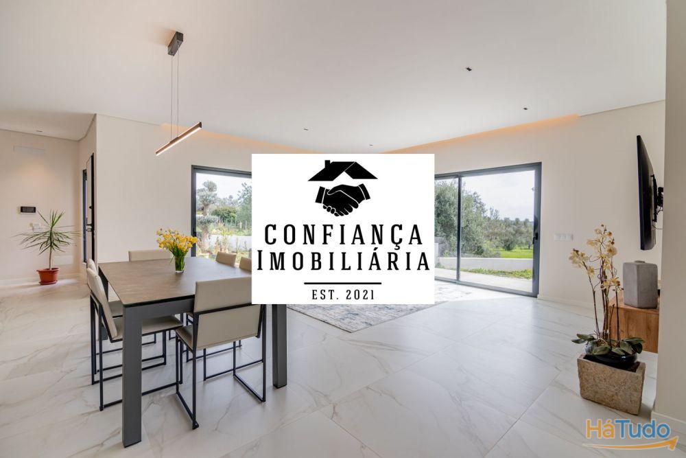 Moradia de Luxo com Vista para o Mar - Garagem - Piscina - Mobilada Moradia de Luxo com Vista para o Mar - Garagem - Piscina - Mobilada