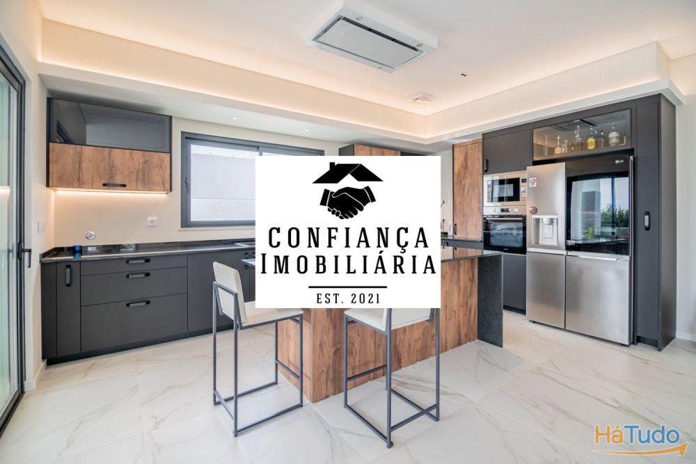 Moradia de Luxo com Vista para o Mar - Garagem - Piscina - Mobilada Moradia de Luxo com Vista para o Mar - Garagem - Piscina - Mobilada