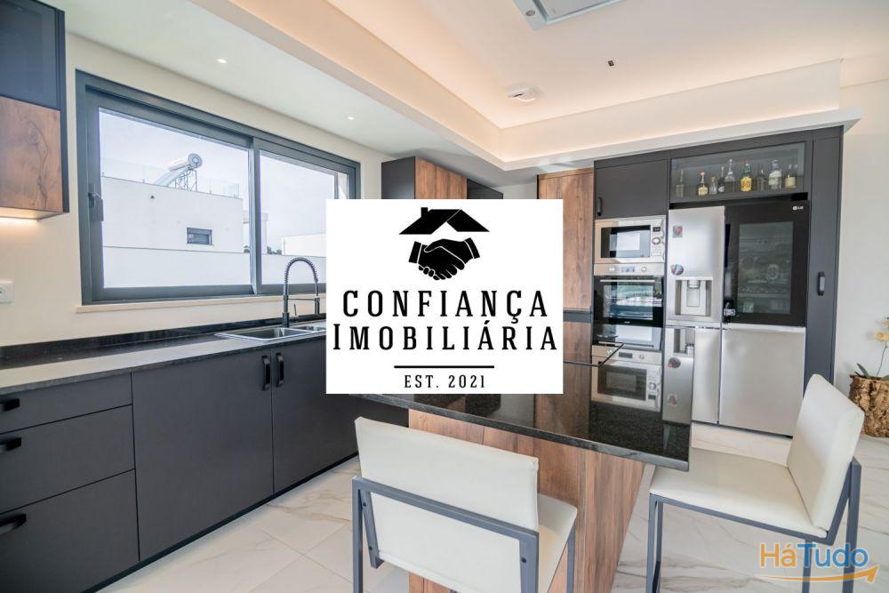 Moradia de Luxo com Vista para o Mar - Garagem - Piscina - Mobilada Moradia de Luxo com Vista para o Mar - Garagem - Piscina - Mobilada