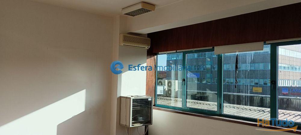 Escritório - Centro de Negócios Freixieiro / Aeroporto Escritório - Centro de Negócios Freixieiro / Aeroporto