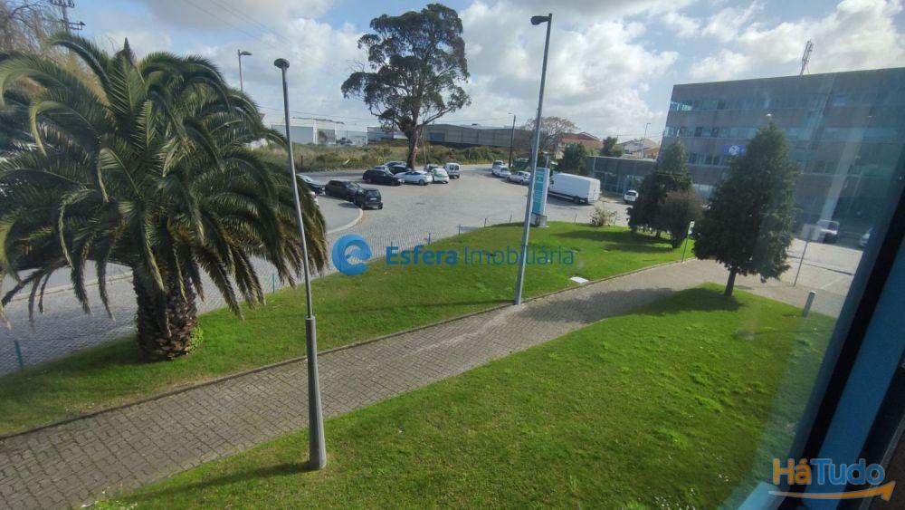 Sala - Centro de Negócios Freixieiro / Aeroporto Sala - Centro de Negócios Freixieiro / Aeroporto