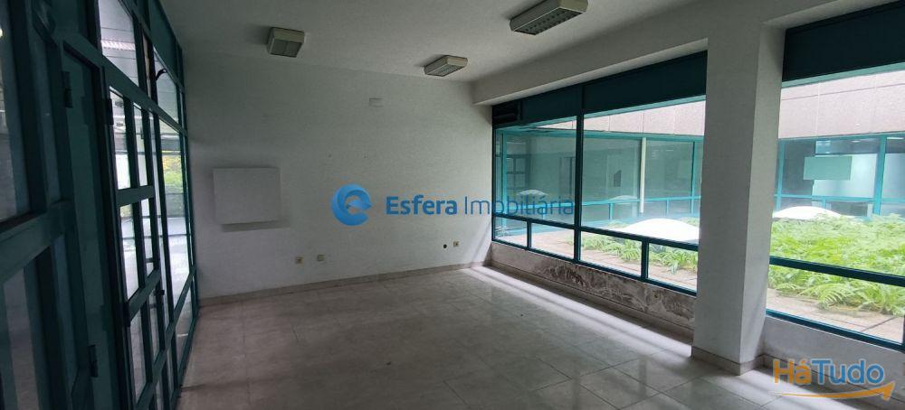 Sala - Centro de Negócios Freixieiro / Aeroporto Sala - Centro de Negócios Freixieiro / Aeroporto