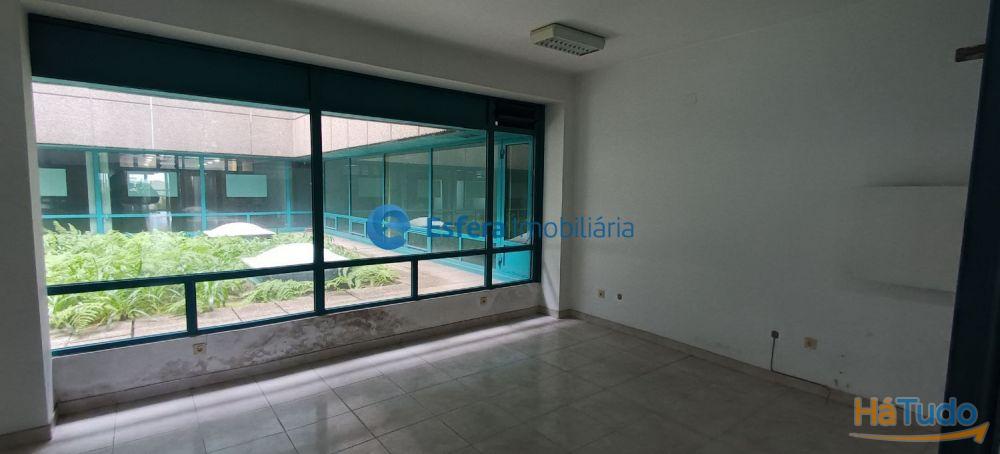 Sala - Centro de Negócios Freixieiro / Aeroporto Sala - Centro de Negócios Freixieiro / Aeroporto