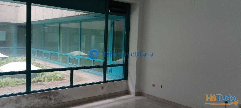 Sala - Centro de Negócios Freixieiro / Aeroporto Sala - Centro de Negócios Freixieiro / Aeroporto