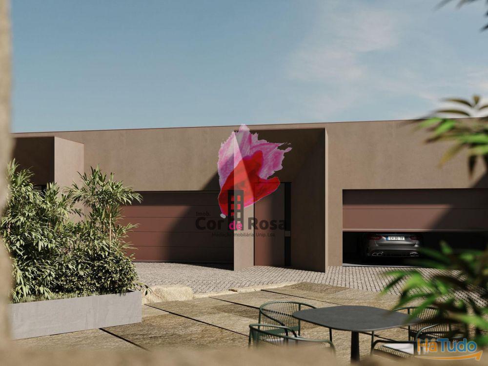 Moradia em Banda T3 apenas com dois pisos à Venda em Condomínio Fechado Moradia em Banda T3 apenas com dois pisos à Venda em Condomínio Fechado