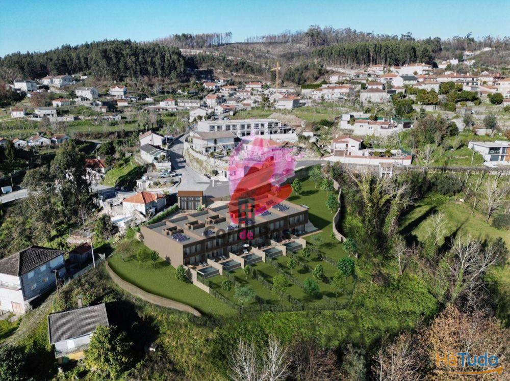 Moradia em Banda T3 apenas com dois pisos à Venda em Condomínio Fechado Moradia em Banda T3 apenas com dois pisos à Venda em Condomínio Fechado