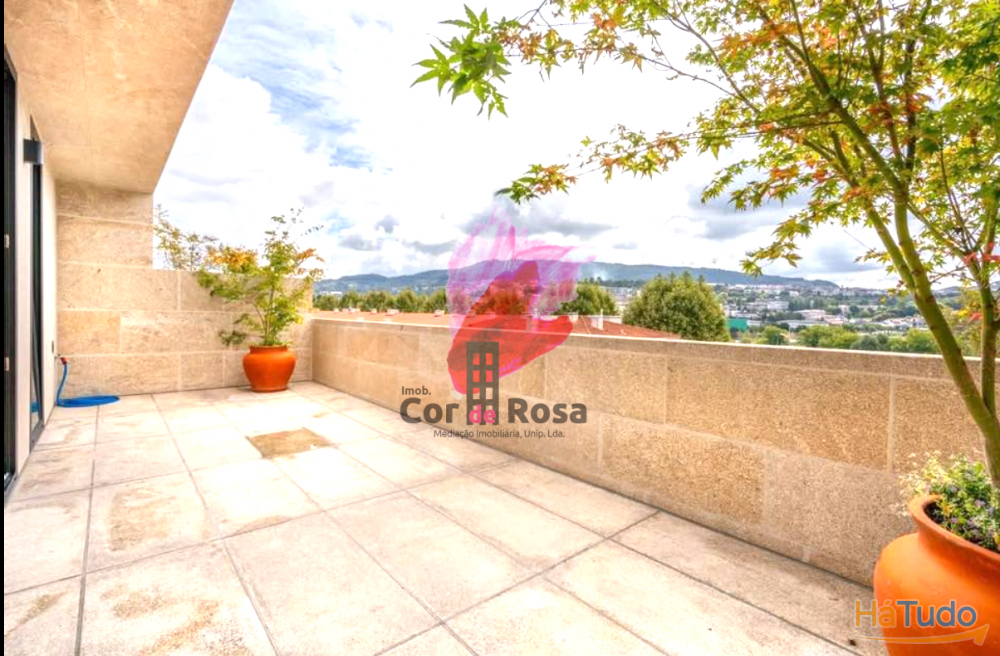 Apartamento T2 com Terraço (último piso) ? Vista Deslumbrante para a Penha Apartamento T2 com Terraço (último piso) ? Vista Deslumbrante para a Penha