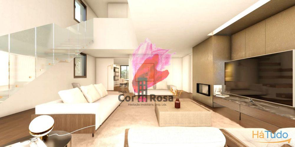Novo T3+1 duplex último piso ? a 2 minutos do centro Novo T3+1 duplex último piso ? a 2 minutos do centro