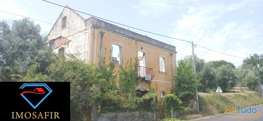 Casa de habitação T7 em Pedra por recuperar com terreno de 2040m2 Casa de habitação T7 em Pedra por recuperar com terreno de 2040m2