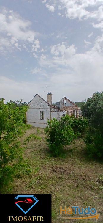 Casa de habitação T7 em Pedra por recuperar com terreno de 2040m2 Casa de habitação T7 em Pedra por recuperar com terreno de 2040m2